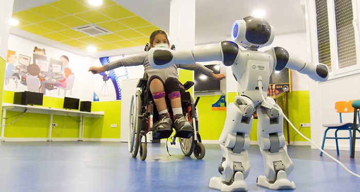 El Hospital Nacional de Parapléjicos experimenta con la robótica social aplicada a la neurorrehabilitación de niños con lesión medular