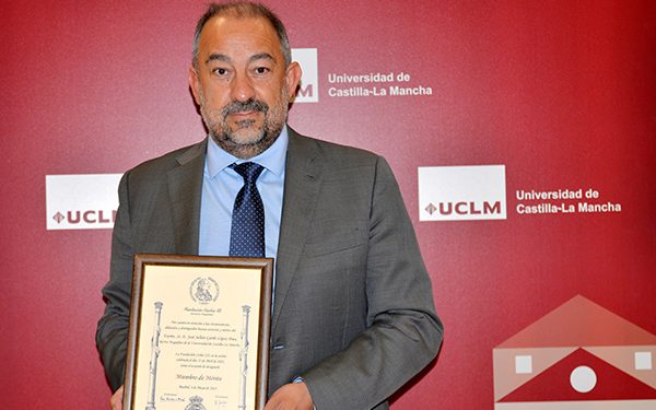 El rector de la UCLM, Julián Garde, designado Miembro de Mérito de la Fundación Carlos III 1 El rector de la UCLM, Julián Garde, designado Miembro de Mérito de la Fundación Carlos III