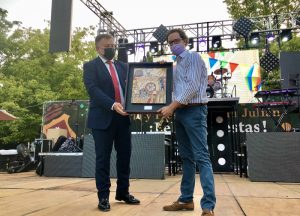 Fran Martínez ofrece un “apetitoso” pregón repleto de referencias culinarias, recuerdos de las fiestas de San Julián y orgullo conquense