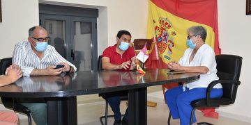 La Diputación de Cuenca inaugura la nueva pista de pádel construida por el Ayuntamiento de Huelves con una inversión de 22.000 euros