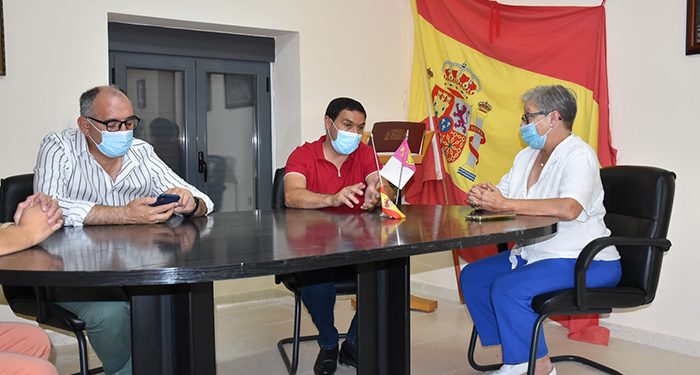 La Diputación de Cuenca inaugura la nueva pista de pádel construida por el Ayuntamiento de Huelves con una inversión de 22.000 euros