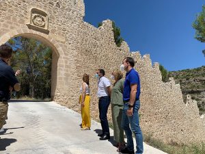 La Diputación de Cuenca lleva a cabo la rehabilitación de la muralla de Alarcón en las puertas del Bodegón y del Pilar