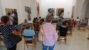 La Fundación Antonio Pérez ha acogido este miércoles la presentación del nuevo poemario del autor Carlos Torrero