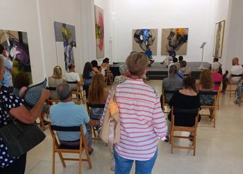 La Fundación Antonio Pérez ha acogido este miércoles la presentación del nuevo poemario del autor Carlos Torrero