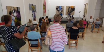 La Fundación Antonio Pérez ha acogido este miércoles la presentación del nuevo poemario del autor Carlos Torrero