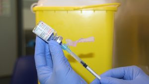 La Gerencia de Cuenca organiza una vacunación sin cita previa y centralizada para los mayores de 12 años en el Policlínico