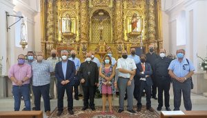 La remozada iglesia de Canredondo recibe la visita de Vega y el obispo