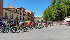La Vuelta vuelve a pasar por Sigüenza subrayando sus atractivos patrimoniales