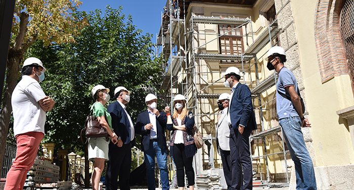 Los trabajadores del programa RECUAL ya están trabajando en el mantenimiento de los colegios de Cuenca para la “puesta a punto” de septiembre