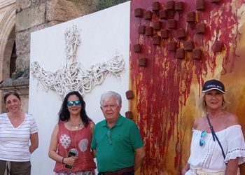 Los vecinos de Tendilla arropan la inauguración oficial de la exposición al aire libre de Antonio Grediaga ‘Kieff’