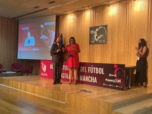 El Gobierno regional recibe en Cuenca el premio ‘Sancho’ concedido por la Federación de Fútbol de Castilla-La Mancha,