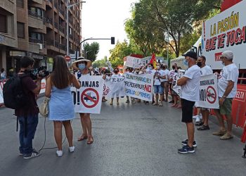 Stop Macrogranjas CLM le da la bienvenida a la vuelta ciclista y se opone a patrocinadores como ELPOZO