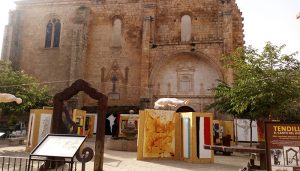 Tendilla inaugura una exposición al aire libre con más de un centenar de obras del artista internacional Antonio Grediaga ‘Kieff’