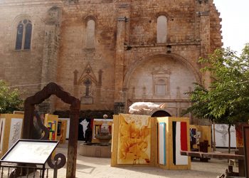 Tendilla inaugura una exposición al aire libre con más de un centenar de obras del artista internacional Antonio Grediaga ‘Kieff’