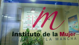 El Gobierno regional otorga ayudas a 12 entidades por importe de 175.000 euros para prevenir la discriminación múltiple que sufren las mujeres