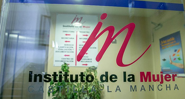 El Gobierno regional otorga ayudas a 12 entidades por importe de 175.000 euros para prevenir la discriminación múltiple que sufren las mujeres