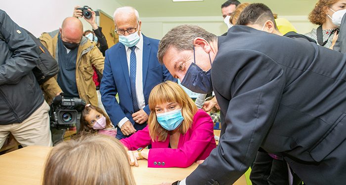 Pilar Alegría: “Reabrir la escuela rural de Jábaga casi medio siglo después de su cierre es un canto a la esperanza”