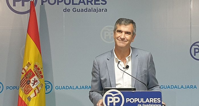 Antonio Román denuncia la “pasividad” de los gobiernos de izquierdas “ante el brutal incremento del precio de la luz” 1 Antonio Román