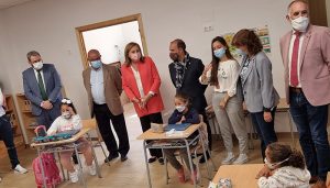 Bellido celebra la reapertura de un colegio con seis escolares en Cobeta como un episodio “épico y absolutamente histórico”