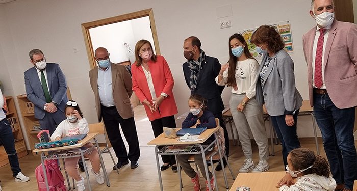 Bellido celebra la reapertura de un colegio con seis escolares en Cobeta como un episodio “épico y absolutamente histórico”