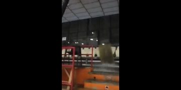 Cae parte del techo del polideportivo El Sargal