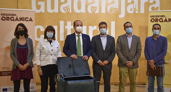 El Ayuntamiento de Guadalajara pondrá el quinto contenedor 1 El Ayuntamiento de Guadalajara inicia la recogida de residuos orgánicos con una intensa campaña de sensibilización