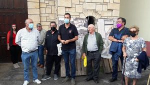 El Ayuntamiento de Jadraque homenajea los sus vecinos con una placa en el 40 aniversario del inicio de la obras de la Plaza de Toros