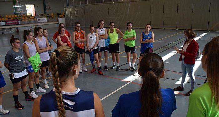 El equipo femenino de baloncesto de la UCLM ultima en Cuenca su preparación para el Campeonato de España Universitario