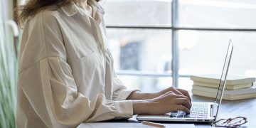 El fin de la mayoría de restricciones y el avance de la vacunación hacen que el teletrabajo se reduzca un 30,8% en Castilla-La Mancha
