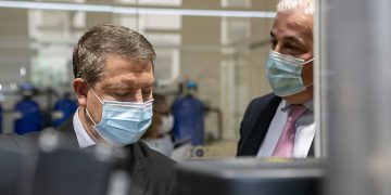 El Gobierno de Castilla-La Mancha habilitará unidades móviles de vacunación frente al Covid-19 que se instalarán en los campus de la UCLM y grandes superficies comerciales