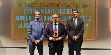 El Gobierno de Castilla-La Mancha recibe un premio por su iniciativa para crear centros de conocimiento tecnológico