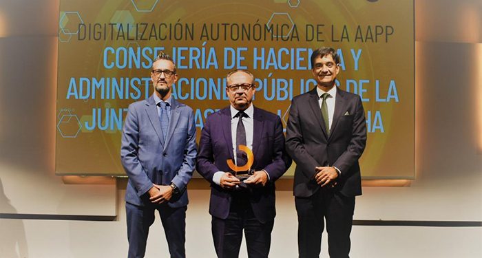 El Gobierno de Castilla-La Mancha recibe un premio por su iniciativa para crear centros de conocimiento tecnológico