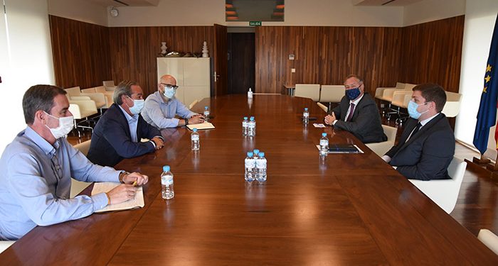 El Gobierno regional plantea junto a CECAM el proceso de recuperación económica a través de tres grandes proyectos legislativos