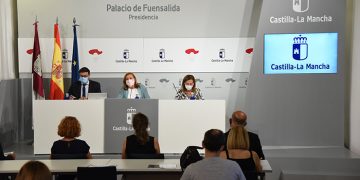 El Gobierno regional reforzará la estrategia educativa para atender al alumnado vulnerable con la contratación de 1.146 docentes de forma extraordinaria
