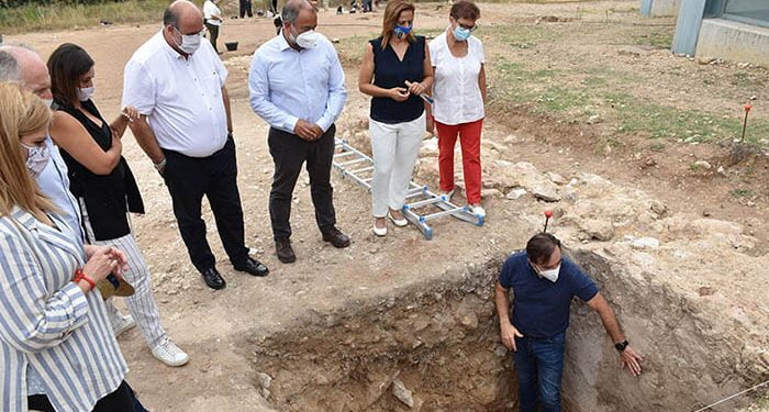 El rector conoce los trabajos arqueológicos realizados por estudiantes de la UCLM en el yacimiento de Noheda