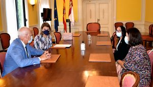El subdelegado del Gobierno en Cuenca recibe la visita institucional de la cónsul de Rumanía para Castilla-La Mancha