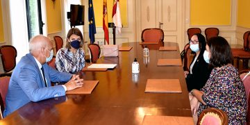 El subdelegado del Gobierno en Cuenca recibe la visita institucional de la cónsul de Rumanía para Castilla-La Mancha
