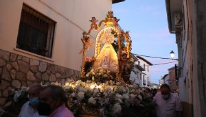 Emocionante procesión vespertina de Virgen de la Luz en Almonacid de Zorita