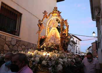 Emocionante procesión vespertina de Virgen de la Luz en Almonacid de Zorita