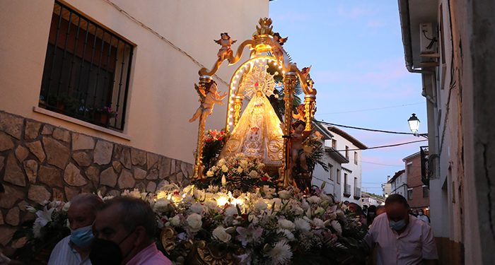 Emocionante procesión vespertina de Virgen de la Luz en Almonacid de Zorita