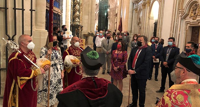 Entrega simbólica del Pendón de Alfonso VIII al Ayuntamiento de Cuenca