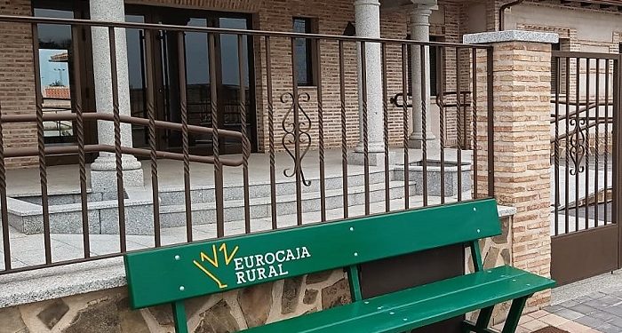 Eurocaja Rural dará prioridad a las solicitudes de los Ayuntamientos para restablecer el mobiliario urbano afectado por la DANA