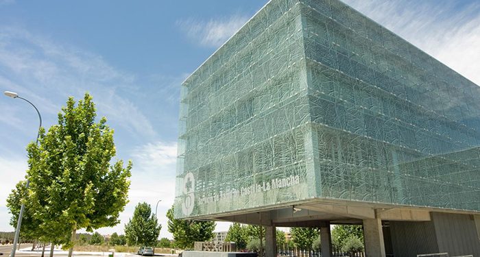 El SESCAM decide esperar dos meses para continuar con el desarrollo de las OPE 1 La bandera de la «igualdad de mérito y capacidad» y la OPE de informáticos del SESCAM