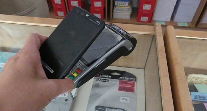 La Confederación de Empresarios de Cuenca señala que el pago en efectivo irá cayendo en su uso