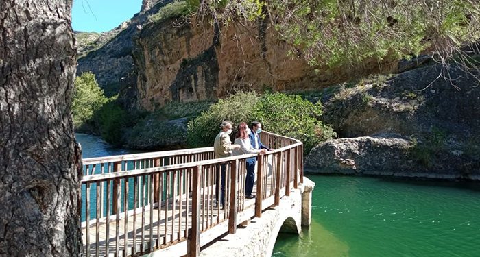 La Diputación de Cuenca y el Ayuntamiento de Buendía invertirán 61.000 euros en reformar la pista de pádel y reparar la piscina