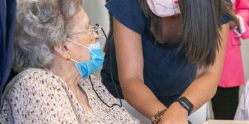 El Gobierno regional flexibiliza las visitas a residencias de personas mayores en la nueva resolución de medidas preventivas contra la Covid-19 en centros residenciales