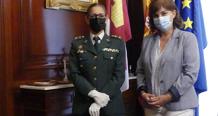 La subdelegada de Guadalajara recibe a la nueva jefa de la Comandancia de la Guardia Civil