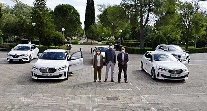 La UCLM presenta sus nuevos vehículos institucionales, fruto de la colaboración público-privada 1 La UCLM presenta sus nuevos vehículos institucionales, fruto de la colaboración público-privada