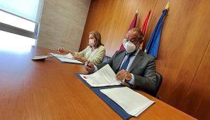 La UCLM y el Gobierno regional fomentarán el aprendizaje-servicio, la investigación y la innovación en centros docentes no universitarios
