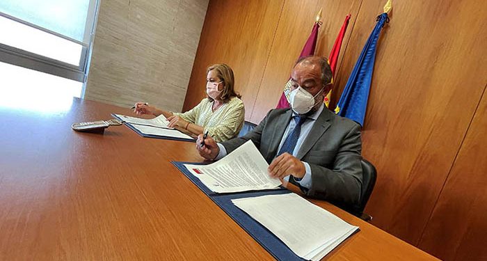 La UCLM y el Gobierno regional fomentarán el aprendizaje-servicio, la investigación y la innovación en centros docentes no universitarios